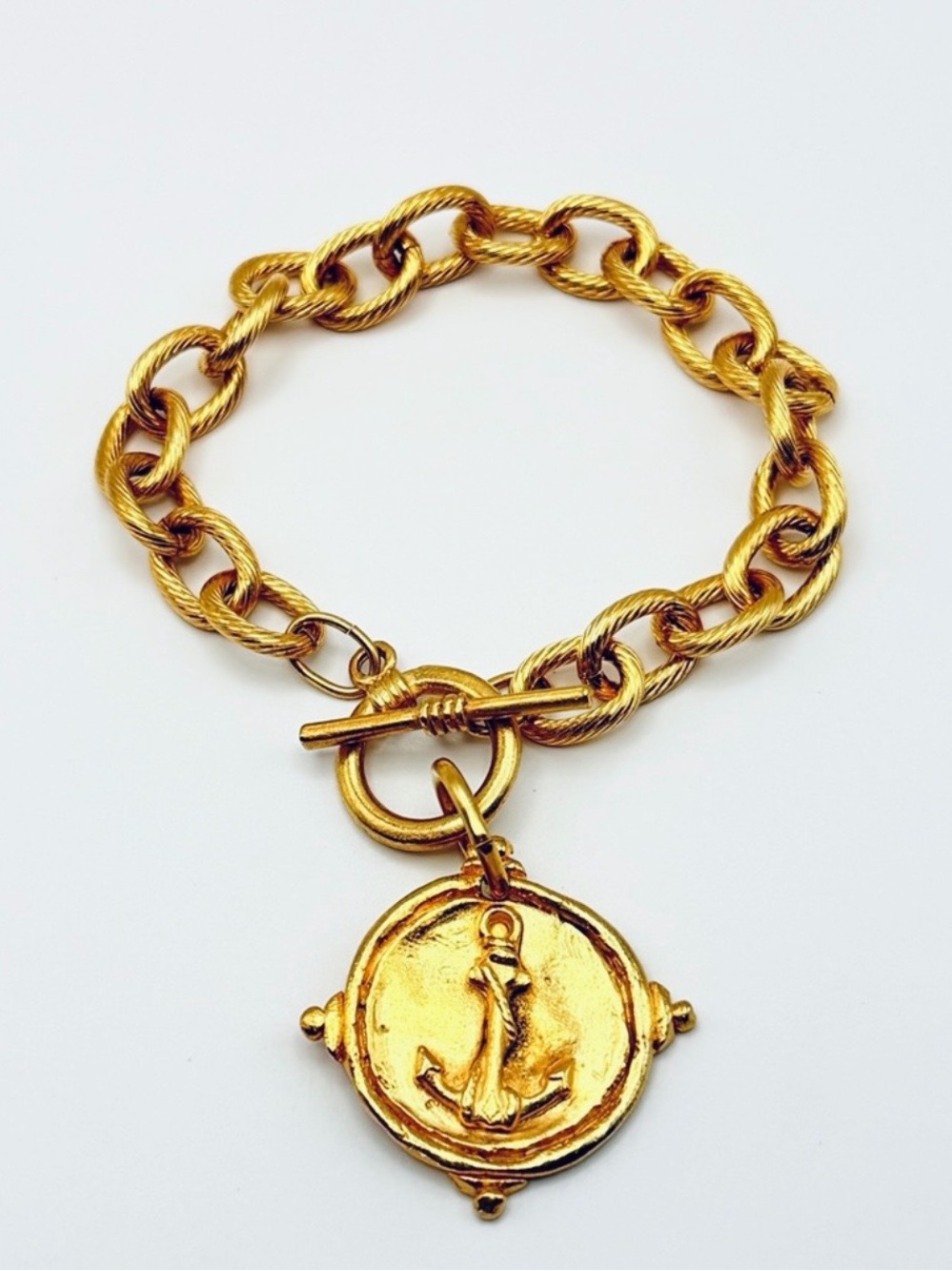 Susan Shaw Gold Tone Anchor Intaglio Coin Toggle Bracelet 8” Chunky Link